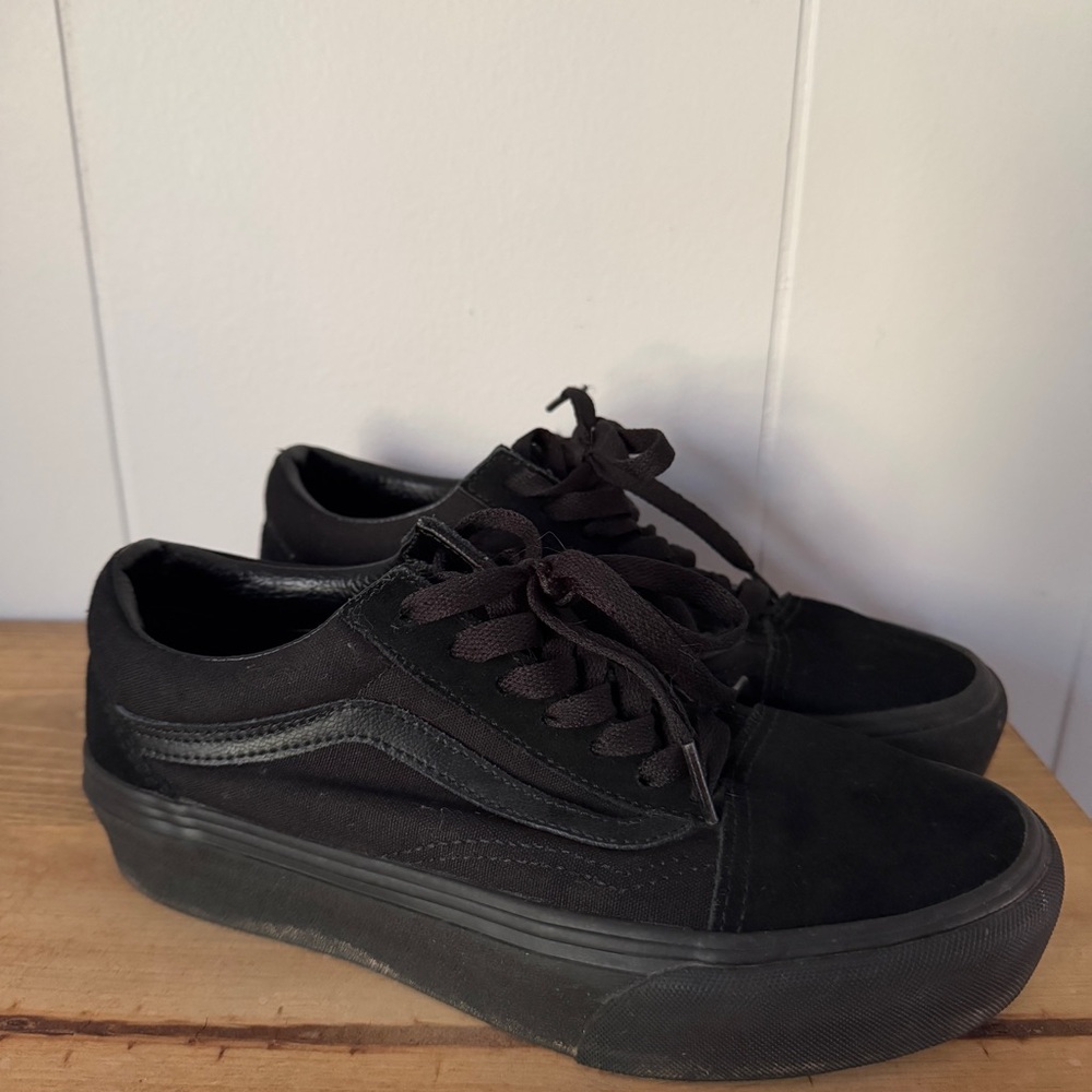 Classic Vans Black Old Skool Sneakers Women’s Sz 6.5